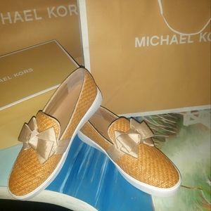 Michael kors size 8 shoes